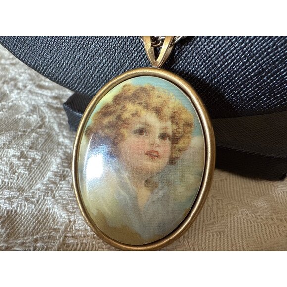 Vintage Angel Cherub Cameo Pendant Necklace With Gold-Tone Chain - Picture 2 of 14